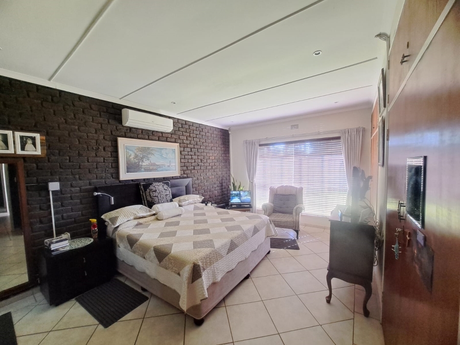 4 Bedroom Property for Sale in Safari Gardens North West